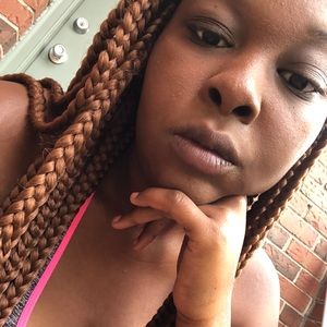 Meet your Posher, Alexis